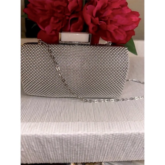 Jessica McClintock Elegant Silver Beaded Mesh Evening Clutch with chain - Picture 1 of 15